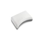 Almohada anatómica de diseño ergonómico sobre cama blanca, diseñada para ofrecer soporte cervical óptimo y mejorar la calidad del sueño.