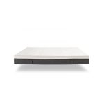 Vista detallada del colchón Magnum sobre una base de cama, mostrando su diseño acolchado y superficie ergonómica, ideal para ofrecer un descanso óptimo y soporte lumbar.