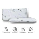 Almohada viscoelástica autolimpiable sobre cama blanca, con funda de tejido técnico que resalta su diseño moderno y funcionalidad higiénica.
