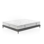 Colchón Cloudy sobre base de cama, con superficie mullida y diseño acolchado; ideal para proporcionar una sensación de suavidad y descanso envolvente.